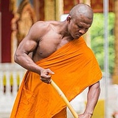 ブアカーオが現在僧侶に 最強k 1選手の戦績や行方不明の過去 ニュースポ２４